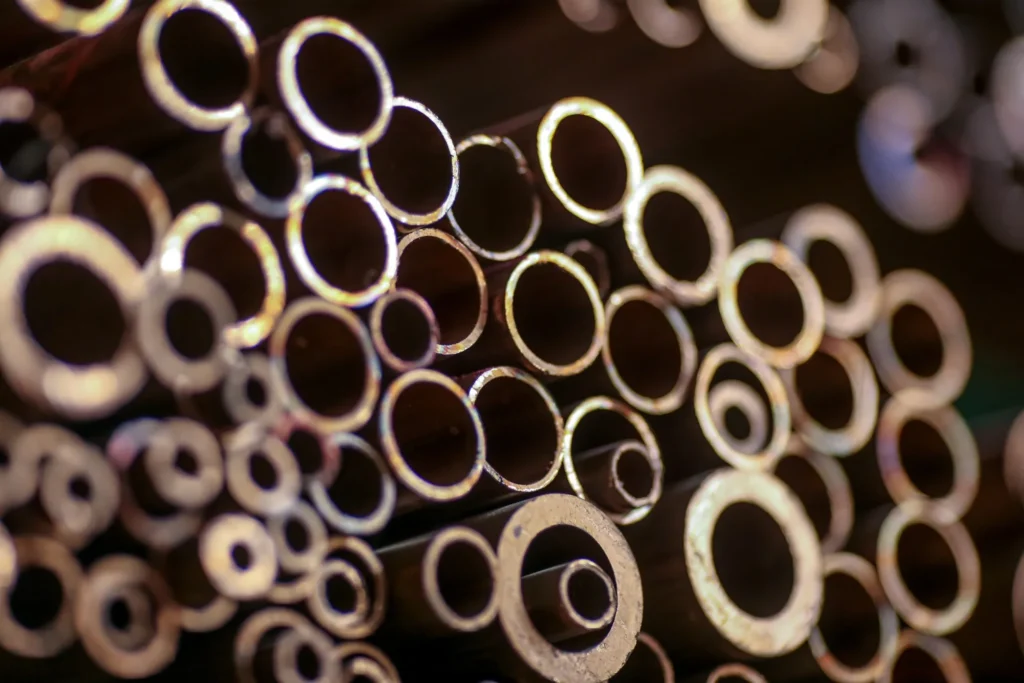 1x-1-2-1024x683 مقایسه روش‌های تولید محصولات مسی در صنعت