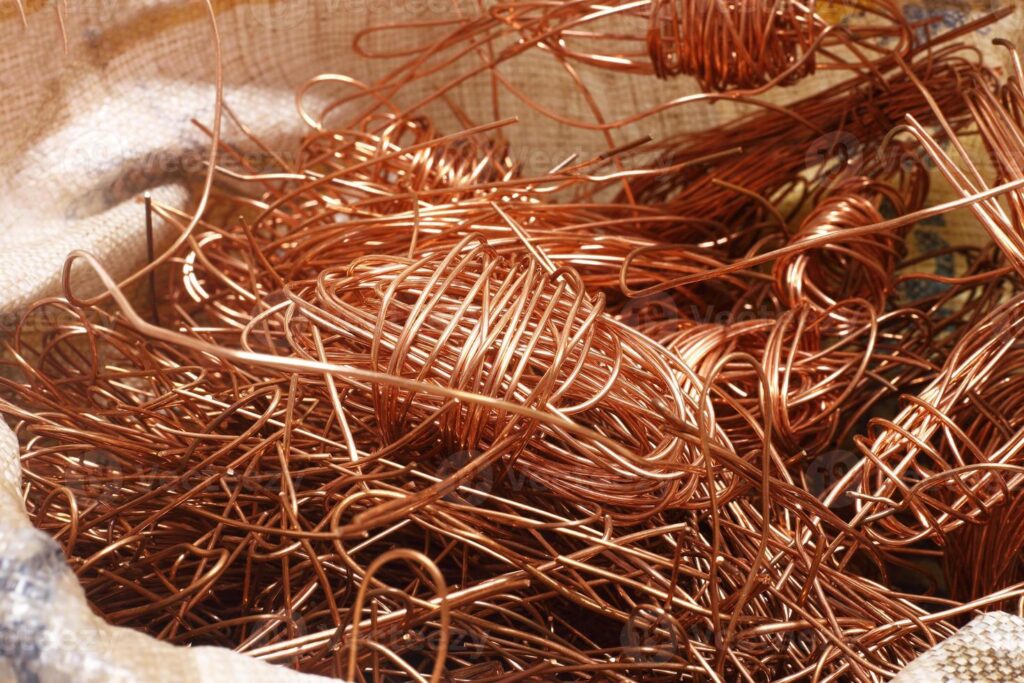 save-environment-concept-bag-of-electrical-copper-waste-scrap-copper-wire-material-for-recycling-business-photo-1024x683 راهنمای انتخاب محصول مسی مناسب برای پروژه های سفارشی